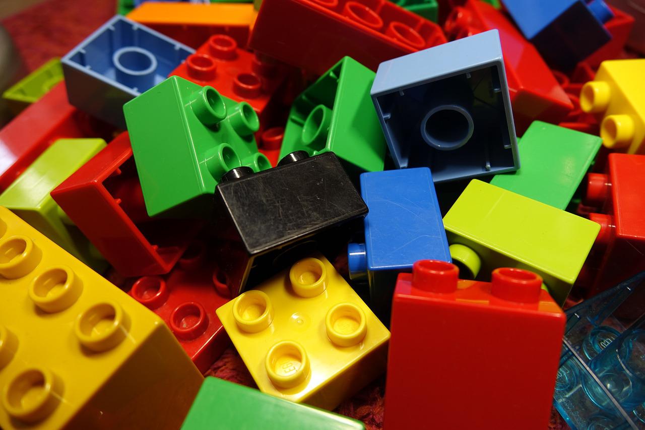 Lego переходит на бумажную упаковку для деталей конструктора