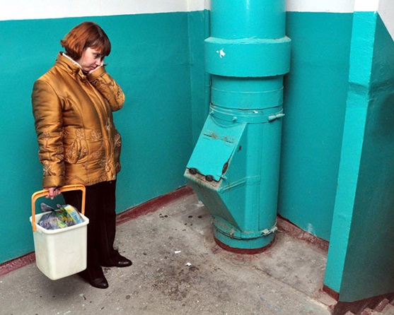 В Госдуме предложили запретить мусоропроводы в домах