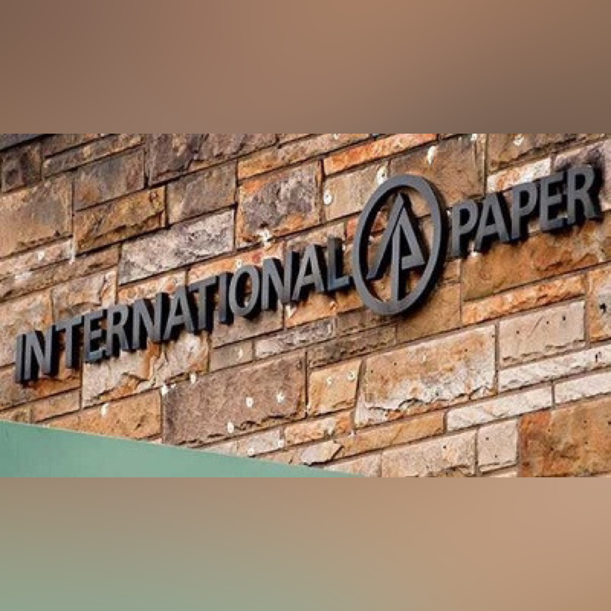 В третьем квартале текущего года выручка  International Paper составила почти миллион долларов