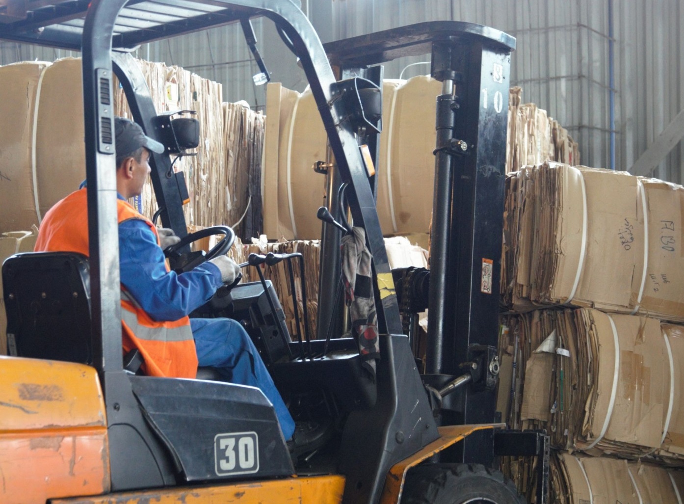 Для производства бумаги из первичной целлюлозы используется менее 15 % заготавливаемого в России леса