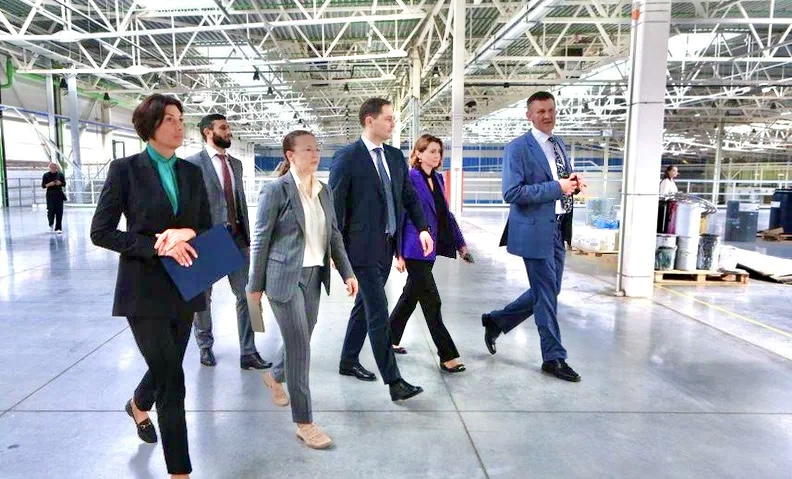 Делегация во главе с заместителем министра экономического развития России посетила производство гофропродукции в Истре