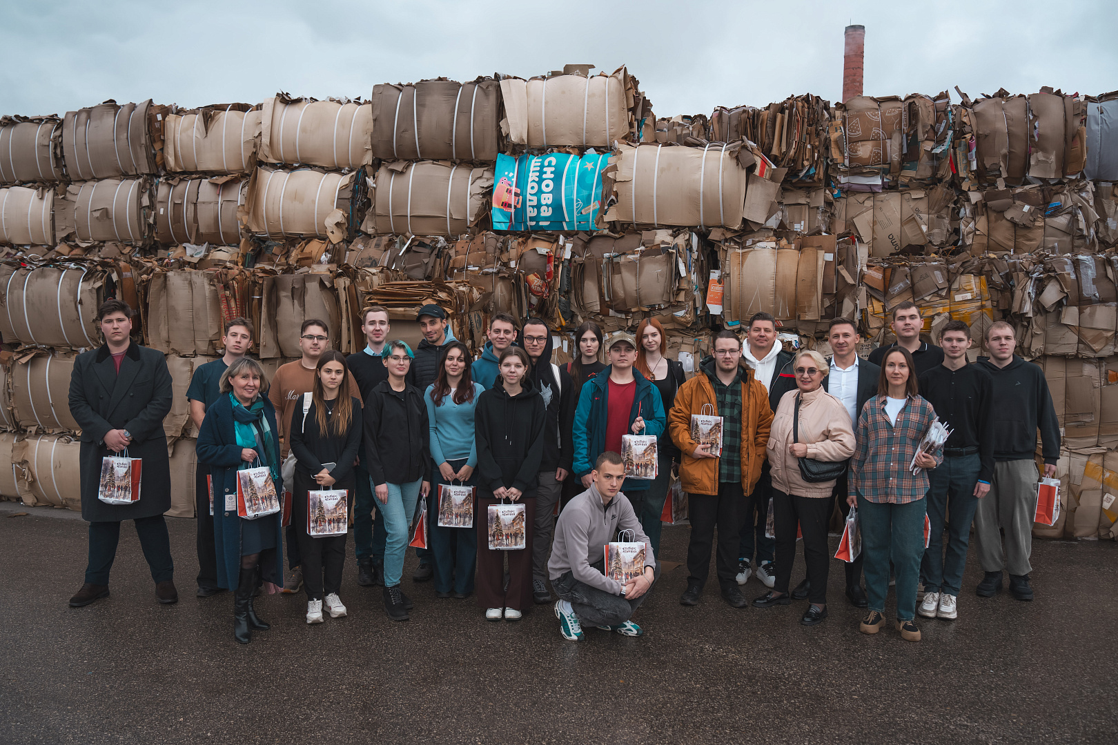 От кейса к цеху: победители «БумБатла» отправились на экскурсию в сердце бумажной промышленности