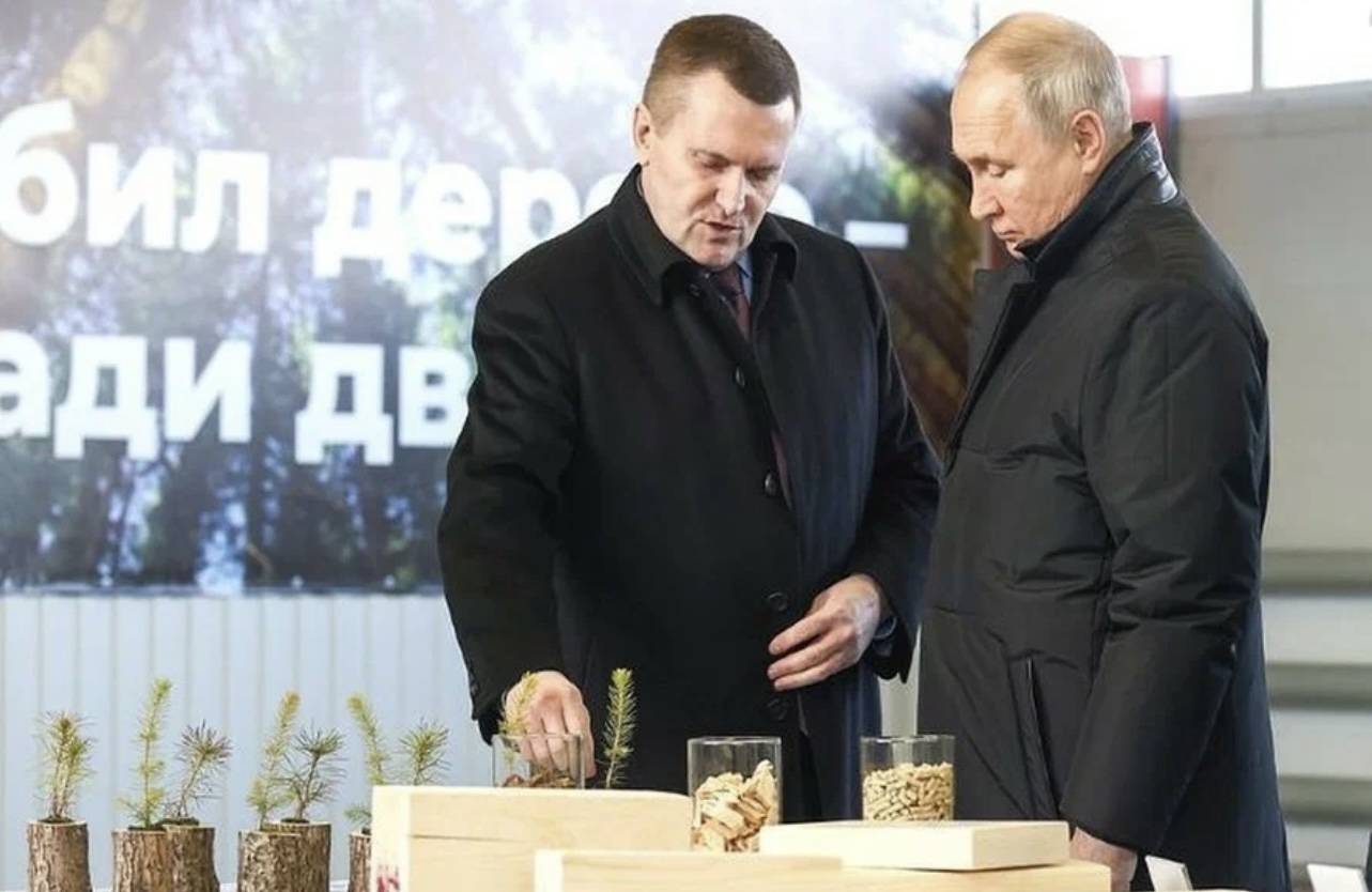 Владимир Путин посетил с рабочим визитом Устьянский ЛПК в Архангельской области