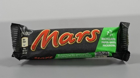 В британских супермаркетах в продажу поступил Mars в бумажной упаковке